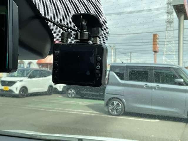 オーラ ＮＩＳＭＯ　ＲＥＣＡＲＯシート・ドライブレコーダー・プロパイ　ロット・ニッサンコネクトナビ・アラウンドビューモニター・ビルトインＥＴＣ２．０車載器・ワイヤレス充電器・スマートルームミラー・ＬＥＤオートライト・フォグランプ・プライバシーガラス（5枚目）