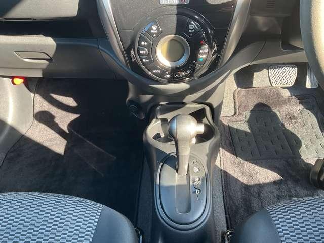 マーチ 1.2 NISMO ドライブレコーダー・日産メモリーナビ・ア Wエアバッグ 定期点検記録簿 アイスト ナビTV ワンオ-ナ-車 スマートキ オートエアコン メモリナビ キーフリー パワーウィンドウ エアバック ABS ワンセグ パワステ ドライブレコーダー(10枚目)