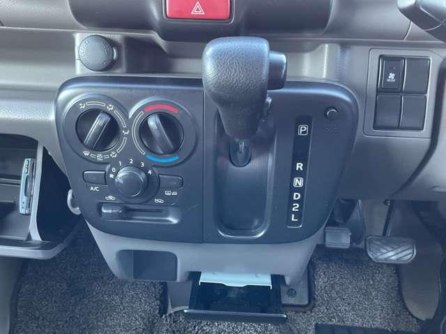 ＮＶ１００クリッパーバン ６６０　ＧＸターボ　ハイルーフ　４ＷＤ　ドライブレコーダー・ＣＤチューナー・ＥＴＣ車　インテリジェントエマージェンシーブレーキ　ドラレコ　１オーナー　４ＷＤ　キーレス　ＥＴＣ　フルオートエアコン　ＰＳ　寒冷地仕様　ＡＢＳ　運転席エアバッグ　ダブルエアバッグ　記録簿　パワーウィンドー（9枚目）