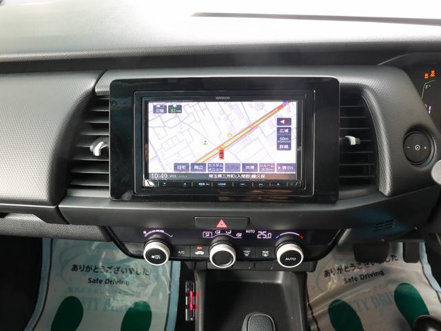 フィット ｅ：ＨＥＶベーシック　●令和３年式　●走行・２９３５１Ｋｍ　●ナビ　●ＥＴＣ　●バックカメラ　●ＬＥＤヘッドライト　●電子制御パーキングブレーキ　●オートエアコン　●ハイブリッド　●レンタカーＵＰ　●ホンダセンシングレス（5枚目）