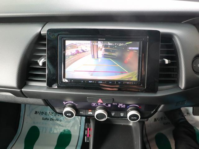 フィット ｅ：ＨＥＶベーシック　●令和３年式　●走行・２９３５１Ｋｍ　●ナビ　●ＥＴＣ　●バックカメラ　●ＬＥＤヘッドライト　●電子制御パーキングブレーキ　●オートエアコン　●ハイブリッド　●レンタカーＵＰ　●ホンダセンシングレス（8枚目）