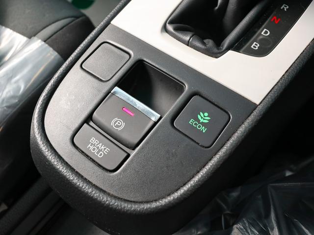 フィット ｅ：ＨＥＶベーシック　●令和３年式　●走行・２９３５１Ｋｍ　●ナビ　●ＥＴＣ　●バックカメラ　●ＬＥＤヘッドライト　●電子制御パーキングブレーキ　●オートエアコン　●ハイブリッド　●レンタカーＵＰ　●ホンダセンシングレス（17枚目）