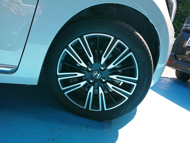 フィット ｅ：ＨＥＶリュクス　●令和３年式　●走行・２０１２６Ｋｍ　●純正９インチプレミアムインターナビ　●ＥＴＣ　●バックカメラ　●純正前後ドラレコ　●電子パーキング　●ＡＣＣ　●衝突軽減ブレーキ　●Ｆシートヒーター　●禁煙車（40枚目）