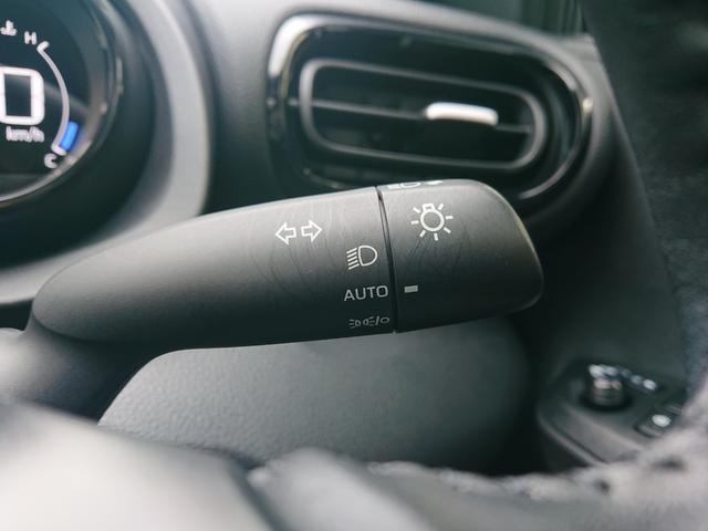 ★オートライト★周囲の明るさに応じてヘッドライトを自動点灯いたします。ライトの点け忘れなどを防ぎ、安全運転に貢献します♪