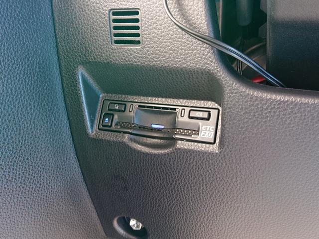 ヴォクシー Ｓ－Ｚ　●令和４年式　●走行１３５５８ｋｍ　●ディスプレイナビ　●全方位カメラ　●アドバンスドパーク　●パワーバックドア　●ＥＴＣ２．０　●両側電動スライドドア　●シートヒーター　●２列目オットマン　●禁煙車（9枚目）