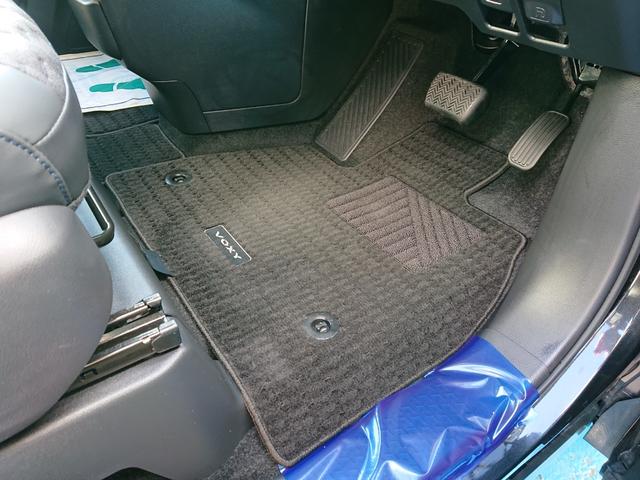 ヴォクシー Ｓ－Ｚ　●令和４年式　●走行１３５５８ｋｍ　●ディスプレイナビ　●全方位カメラ　●アドバンスドパーク　●パワーバックドア　●ＥＴＣ２．０　●両側電動スライドドア　●シートヒーター　●２列目オットマン　●禁煙車（49枚目）