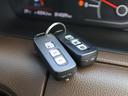 ★キーフリーシステム★電子カードキーを携帯していれば、運転席ドアハンドルを握るだけで解錠し、ドアハンドルスイッチを押すだけでドアの施錠が行えます☆電子カードキーがあればキーを挿さずにエンジンの始動!