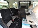 ★チップアップ&ダイブダウン機構付スライドリアシート★狭い駐車場などでテールゲートが開けられない時、座面をはね上げれば荷物を積める空間に。