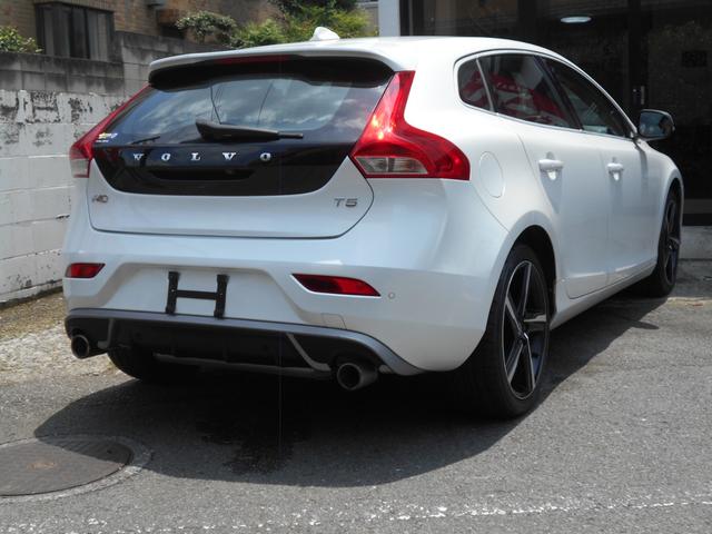 Ｖ４０ Ｔ５　Ｒデザイン　禁煙車・衝撃軽減・ＢＩＬＳ・ＡＣＣ・純正ナビ・Ｂｌｕｅｔｏｏｔｈ対応・黒革シート・ＥＴＣ・ＨＩＤ（2枚目）