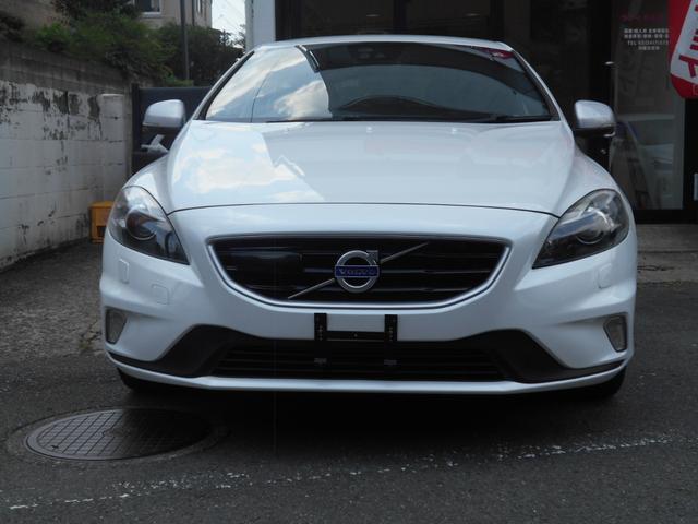 Ｖ４０ Ｔ５　Ｒデザイン　禁煙車・衝撃軽減・ＢＩＬＳ・ＡＣＣ・純正ナビ・Ｂｌｕｅｔｏｏｔｈ対応・黒革シート・ＥＴＣ・ＨＩＤ（3枚目）