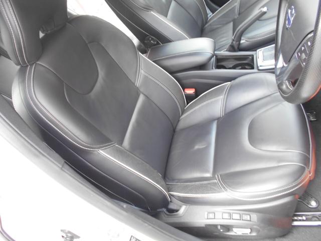 Ｖ４０ Ｔ５　Ｒデザイン　禁煙車・衝撃軽減・ＢＩＬＳ・ＡＣＣ・純正ナビ・Ｂｌｕｅｔｏｏｔｈ対応・黒革シート・ＥＴＣ・ＨＩＤ（9枚目）