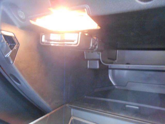 Ｖ４０ Ｔ５　Ｒデザイン　禁煙車・衝撃軽減・ＢＩＬＳ・ＡＣＣ・純正ナビ・Ｂｌｕｅｔｏｏｔｈ対応・黒革シート・ＥＴＣ・ＨＩＤ（20枚目）