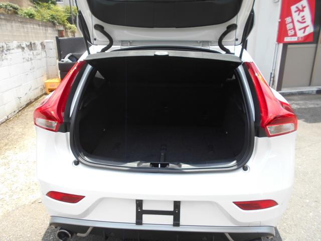 Ｖ４０ Ｔ５　Ｒデザイン　禁煙車・衝撃軽減・ＢＩＬＳ・ＡＣＣ・純正ナビ・Ｂｌｕｅｔｏｏｔｈ対応・黒革シート・ＥＴＣ・ＨＩＤ（22枚目）