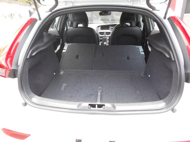 Ｖ４０ Ｔ５　Ｒデザイン　禁煙車・衝撃軽減・ＢＩＬＳ・ＡＣＣ・純正ナビ・Ｂｌｕｅｔｏｏｔｈ対応・黒革シート・ＥＴＣ・ＨＩＤ（24枚目）