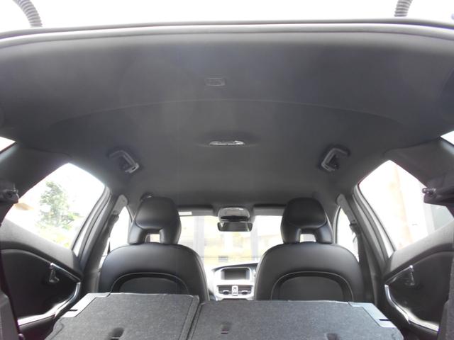 Ｖ４０ Ｔ５　Ｒデザイン　禁煙車・衝撃軽減・ＢＩＬＳ・ＡＣＣ・純正ナビ・Ｂｌｕｅｔｏｏｔｈ対応・黒革シート・ＥＴＣ・ＨＩＤ（25枚目）