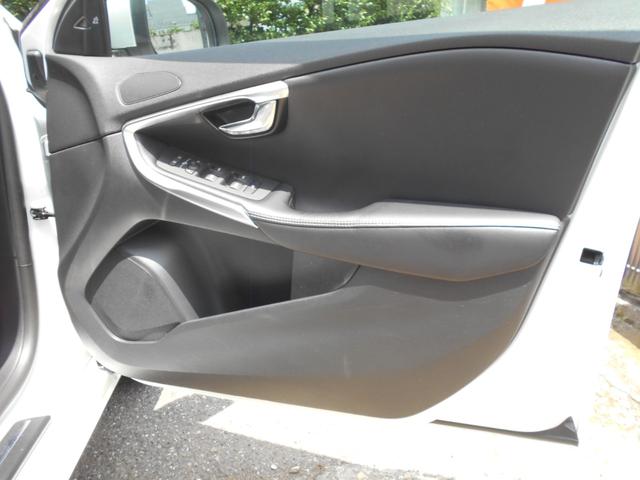 Ｖ４０ Ｔ５　Ｒデザイン　禁煙車・衝撃軽減・ＢＩＬＳ・ＡＣＣ・純正ナビ・Ｂｌｕｅｔｏｏｔｈ対応・黒革シート・ＥＴＣ・ＨＩＤ（43枚目）