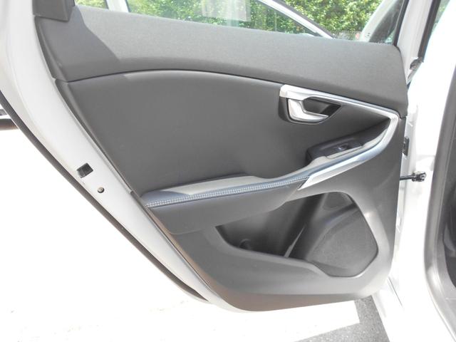 Ｖ４０ Ｔ５　Ｒデザイン　禁煙車・衝撃軽減・ＢＩＬＳ・ＡＣＣ・純正ナビ・Ｂｌｕｅｔｏｏｔｈ対応・黒革シート・ＥＴＣ・ＨＩＤ（45枚目）