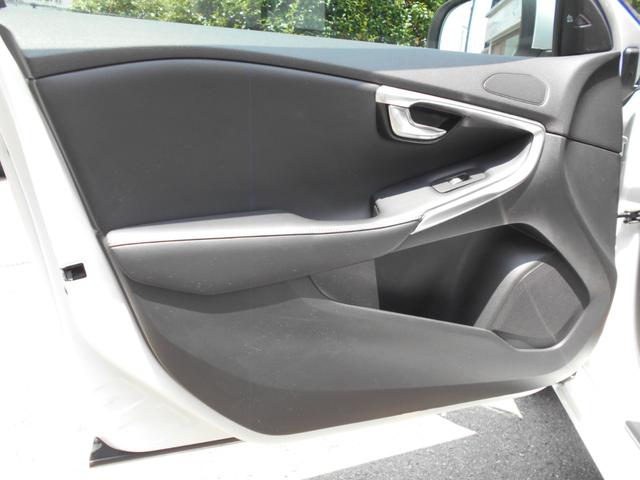 Ｖ４０ Ｔ５　Ｒデザイン　禁煙車・衝撃軽減・ＢＩＬＳ・ＡＣＣ・純正ナビ・Ｂｌｕｅｔｏｏｔｈ対応・黒革シート・ＥＴＣ・ＨＩＤ（46枚目）