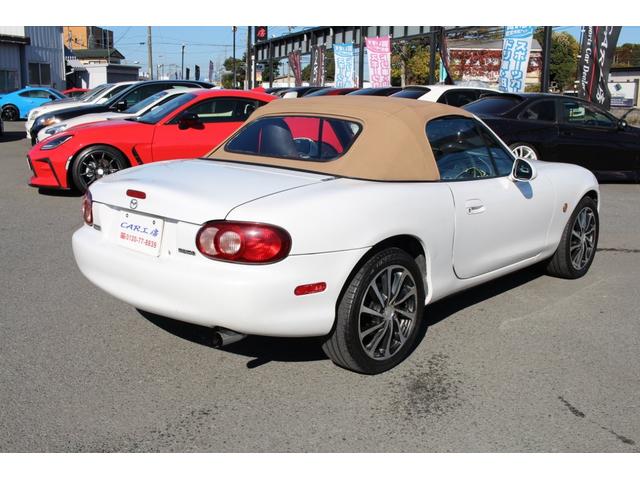 ロードスター Ｍ　オートマ車／ベージュ幌／１０３．８００キロ時にタイミングベルト、ウォーターポンプ、オイル＆カムシール交換済／ダブルエアバック／ドラレコ／ＥＴＣ（3枚目）