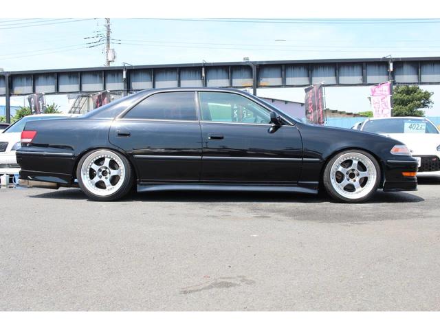 マークII ツアラーＶ　後期型／５速改ＪＺＸ１１０ＭＴ公認／キーレス／ナルディステア・エアロパーツ／ＫＴＳ車高調／ＨＫＳエアクリ／ＨＰＩアルミラジエター＆前置インタークーラー／柿本車マフラー・社外１８インチアルミホイル（8枚目）