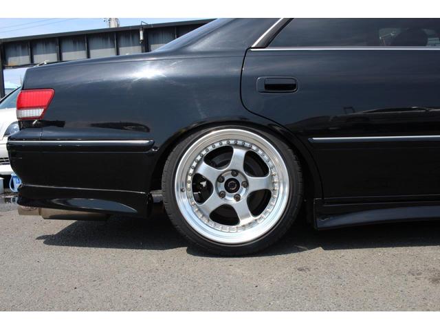 マークII ツアラーＶ　後期型／５速改ＪＺＸ１１０ＭＴ公認／キーレス／ナルディステア・エアロパーツ／ＫＴＳ車高調／ＨＫＳエアクリ／ＨＰＩアルミラジエター＆前置インタークーラー／柿本車マフラー・社外１８インチアルミホイル（12枚目）