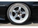 ツアラーＶ　後期型／５速改ＪＺＸ１１０ＭＴ公認／キーレス／ナルディステア・エアロパーツ／ＫＴＳ車高調／ＨＫＳエアクリ／ＨＰＩアルミラジエター＆前置インタークーラー／柿本車マフラー・社外１８インチアルミホイル（10枚目）