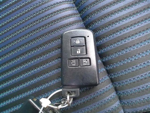 ヴォクシー ＺＳ　両電動スライドドア　地デジ　盗難防止システム　オートエアコン　ダブルエアバッグ　ＤＶＤ再生可　ドライブレコーダー　ＥＴＣ　ＬＥＤヘッドライト　キーレスエントリー　メモリーナビ　ナビＴＶ　３列シート（30枚目）