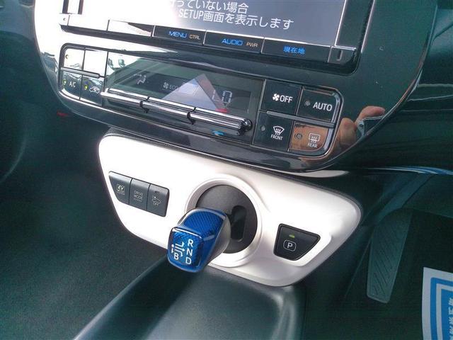 プリウス Ｓ　ＤＶＤ視聴可能　ＬＥＤヘット　地デジテレビ　盗難防止システム　スマキー　ＡＣ　ナビ＆ＴＶ　メディアプレイヤー接続　横滑り防止システム　バックガイドモニター　ＥＴＣ車載器　アルミホイール　整備点検記録簿（29枚目）