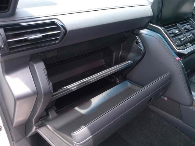 ランドクルーザー ＺＸ　衝突軽減装置　記録簿　ナビＴＶ　ＥＴＣ車載器　１オナ　ミュージックプレイヤー接続可　ＬＥＤ　ＤＶＤプレーヤー　スマートキー　本革　３列シート　パノラマサンルーフ　オートエアコン　パワーウインドウ（25枚目）