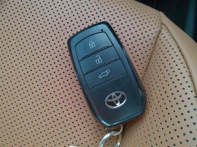 クラウンスポーツ Ｚ　ムーンルーフ　ＡＷＤ　フルセグテレビ　１オーナー　ＥＴＣ車載器　ＴＶナビ　クルコン　横滑り防止装置　エアバッグ　ＡＣ１００Ｖ　ミュージックプレイヤー接続可　メモリナビ　ドラレコ　キーレス　盗難防止装置（27枚目）
