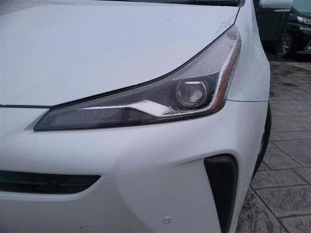 プリウス Ａ　衝突軽減ブレーキシステム　Ｂモニタ　記録簿有　ＬＥＤヘッド　クルーズコントロール　セキュリティー　スマートキー　パワーステアリング　ドライブレコーダー　ＥＴＣ　１オーナー　アルミホイル　オートエアコン（3枚目）