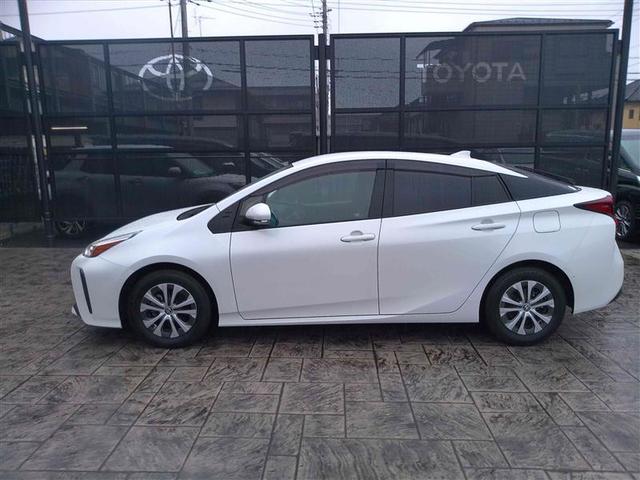 プリウス Ａ　衝突軽減ブレーキシステム　Ｂモニタ　記録簿有　ＬＥＤヘッド　クルーズコントロール　セキュリティー　スマートキー　パワーステアリング　ドライブレコーダー　ＥＴＣ　１オーナー　アルミホイル　オートエアコン（9枚目）