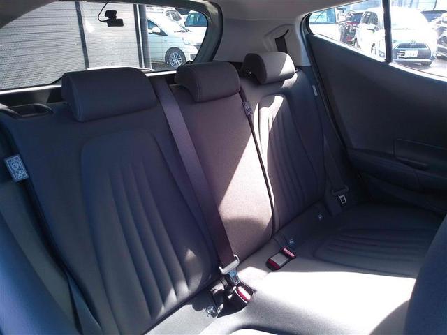 アクア Ｘ　踏み間違い防止　１００Ｖ　イモビ　ドライブレコーダー　ナビ　点検記録簿　ＬＥＤヘッドライト　スマートキー　横滑り防止機能　キーレスエントリー　ワンオーナー　オートクルーズ　オートエアコン　元試乗車（9枚目）