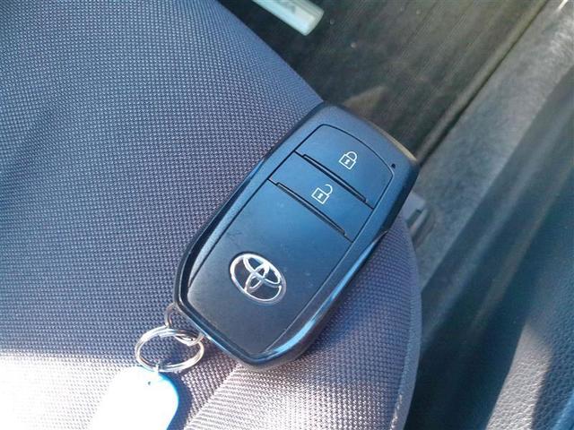 アクア Ｘ　踏み間違い防止　１００Ｖ　イモビ　ドライブレコーダー　ナビ　点検記録簿　ＬＥＤヘッドライト　スマートキー　横滑り防止機能　キーレスエントリー　ワンオーナー　オートクルーズ　オートエアコン　元試乗車（17枚目）