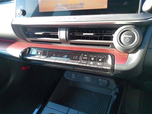 プリウス Ｚ　元社用車　リアカメラ　パノラマサンルーフ　プリクラッシュ　試乗車　ＰＷシート　　メモリナビ　ＬＥＤランプ　ナビ・ＴＶ　オートクルーズ　アルミホイール　ドライブレコーダ　ＡＣ　運転席エアバッグ　ＥＴＣ付（23枚目）