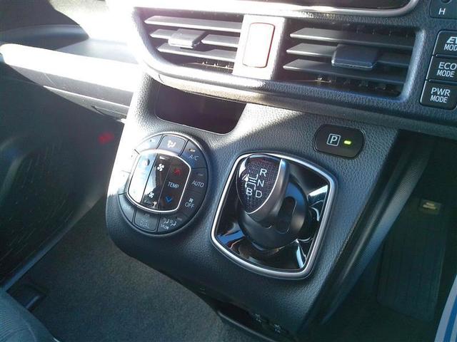 ヴォクシー ハイブリッドV スマートキープッシュスタート 盗難防止アラーム 記録簿有 DVD再生可 Bモニター オートクルーズ Wエアバック ナビTV ESC ETC車載器 リモコンキー PS LEDヘットライト 3列 アルミ(11枚目)