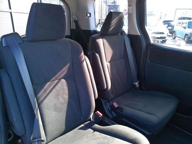 ヴォクシー ハイブリッドV スマートキープッシュスタート 盗難防止アラーム 記録簿有 DVD再生可 Bモニター オートクルーズ Wエアバック ナビTV ESC ETC車載器 リモコンキー PS LEDヘットライト 3列 アルミ(28枚目)