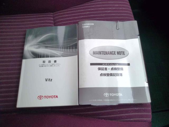 ヴィッツ ジュエラ デュアルエアバッグ マニュアルエアコン パワステ スマートキー ワンオ-ナ- 整備点検記録簿 パワーウィンド ABS アイドリングストップ機能 バックカメラ ETC エアバッグ ナビテレビ(27枚目)