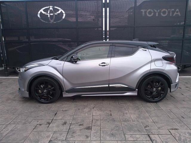 Ｃ－ＨＲ Ｇ　モード　ネロ　リアカメラ　衝突軽減　ＬＥＤヘッドライ　ワンオーナ　ミュージックプレイヤー接続可　クルコン　横滑り防止　パワーウインドウ　オートエアコン　フルセグテレビ　エアロ　エアバック　記録簿　ナビＴＶ　ＥＴＣ（5枚目）