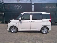フロアが低く設定されていて、乗降性の良いお車です 5