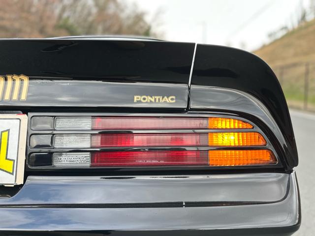 ポンテアックファイヤーバード ベースグレード　正規ディーラー車・事故無し・イーグルマスク・純正１５インチＡＷ・外装同色オールペン済み・ブラック内装・社外マフラー・触媒保管有り・社外オーディオ・ＥＴＣ・各機関程度良（41枚目）
