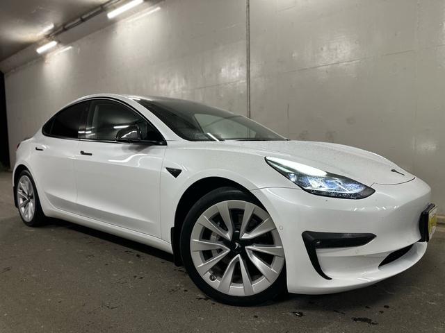 モデル３ ロングレンジ　ＡＷＤ　４ＷＤ・オートパイロット搭載・オールブラックプレミアムインテリア・カーバンパーツ多・カーボンリアスポ・１９インチＡＷ・コールドウェザー機能・スーパーチャージャーネットワークアクセス・チャデモアダプター（6枚目）