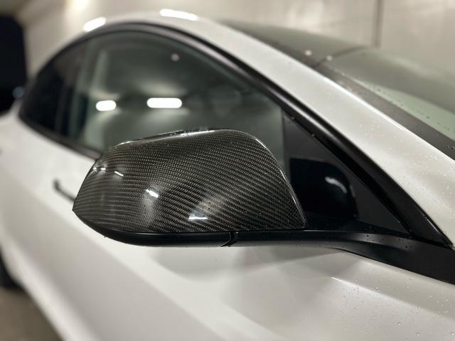 モデル３ ロングレンジ　ＡＷＤ　４ＷＤ・オートパイロット搭載・オールブラックプレミアムインテリア・カーバンパーツ多・カーボンリアスポ・１９インチＡＷ・コールドウェザー機能・スーパーチャージャーネットワークアクセス・チャデモアダプター（8枚目）