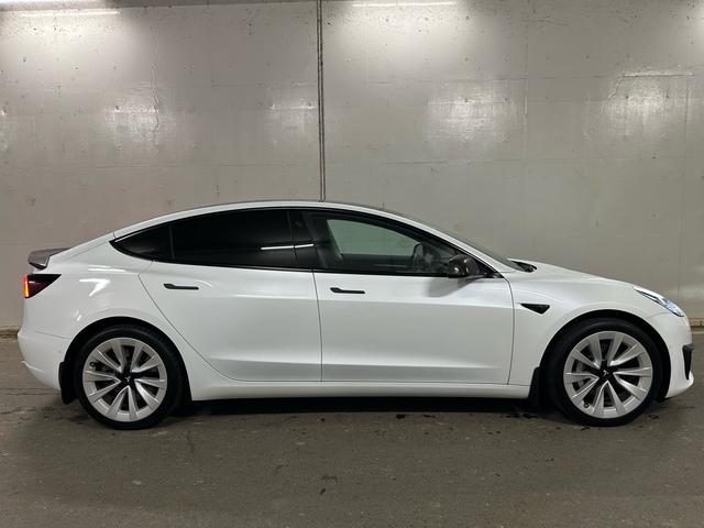 モデル３ ロングレンジ　ＡＷＤ　４ＷＤ・オートパイロット搭載・オールブラックプレミアムインテリア・カーバンパーツ多・カーボンリアスポ・１９インチＡＷ・コールドウェザー機能・スーパーチャージャーネットワークアクセス・チャデモアダプター（18枚目）