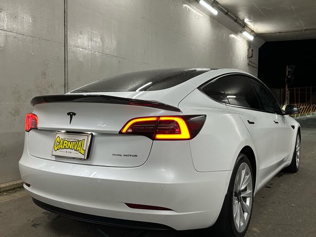 モデル３ ロングレンジ　ＡＷＤ　４ＷＤ・オートパイロット搭載・オールブラックプレミアムインテリア・カーバンパーツ多・カーボンリアスポ・１９インチＡＷ・コールドウェザー機能・スーパーチャージャーネットワークアクセス・チャデモアダプター（21枚目）