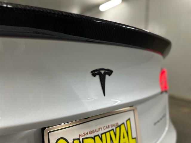 モデル３ ロングレンジ　ＡＷＤ　４ＷＤ・オートパイロット搭載・オールブラックプレミアムインテリア・カーバンパーツ多・カーボンリアスポ・１９インチＡＷ・コールドウェザー機能・スーパーチャージャーネットワークアクセス・チャデモアダプター（24枚目）