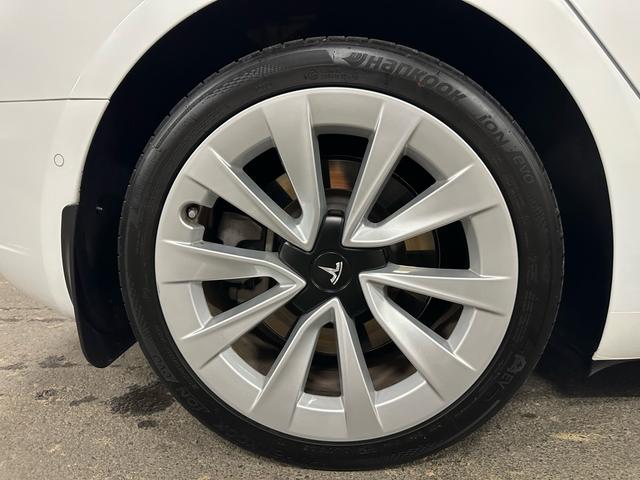 モデル３ ロングレンジ　ＡＷＤ　４ＷＤ・オートパイロット搭載・オールブラックプレミアムインテリア・カーバンパーツ多・カーボンリアスポ・１９インチＡＷ・コールドウェザー機能・スーパーチャージャーネットワークアクセス・チャデモアダプター（32枚目）