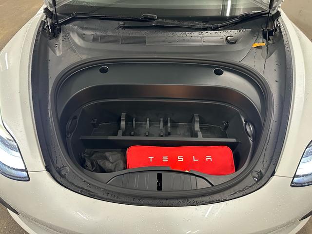 モデル３ ロングレンジ　ＡＷＤ　４ＷＤ・オートパイロット搭載・オールブラックプレミアムインテリア・カーバンパーツ多・カーボンリアスポ・１９インチＡＷ・コールドウェザー機能・スーパーチャージャーネットワークアクセス・チャデモアダプター（35枚目）