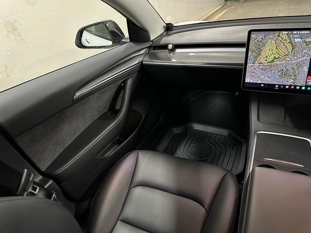 モデル３ ロングレンジ　ＡＷＤ　４ＷＤ・オートパイロット搭載・オールブラックプレミアムインテリア・カーバンパーツ多・カーボンリアスポ・１９インチＡＷ・コールドウェザー機能・スーパーチャージャーネットワークアクセス・チャデモアダプター（39枚目）