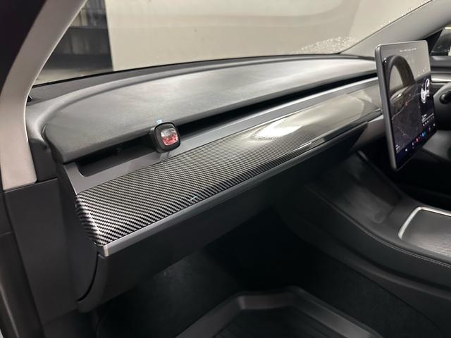 モデル３ ロングレンジ　ＡＷＤ　４ＷＤ・オートパイロット搭載・オールブラックプレミアムインテリア・カーバンパーツ多・カーボンリアスポ・１９インチＡＷ・コールドウェザー機能・スーパーチャージャーネットワークアクセス・チャデモアダプター（42枚目）